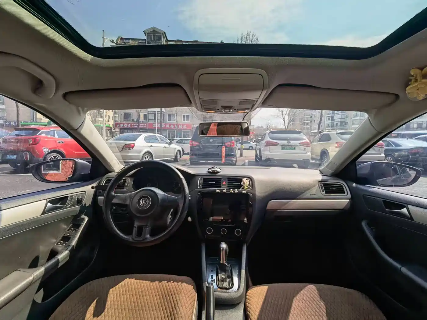 Volkswagen Sagitar 2012 1.6L Automatic Comfort Type фото 7