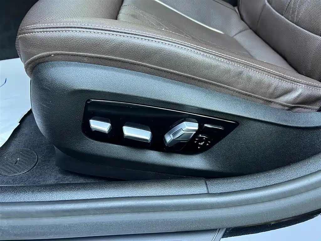 BMW 5 Series 2021 530Li Premium Luxury Package фото 19