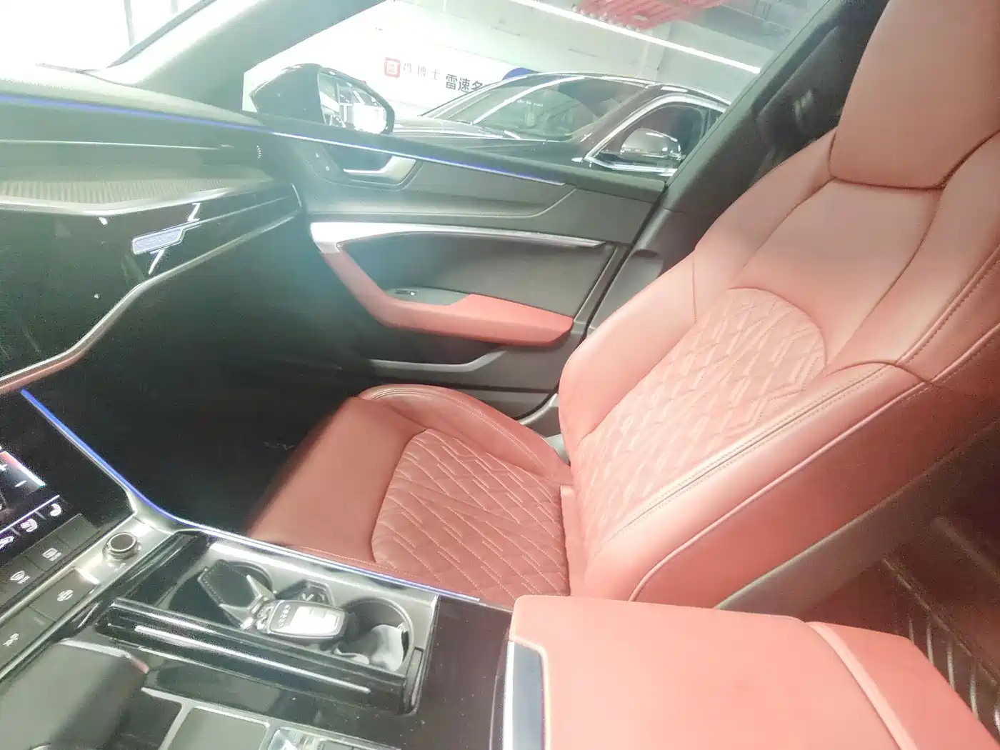Фото 9 - Audi A7L