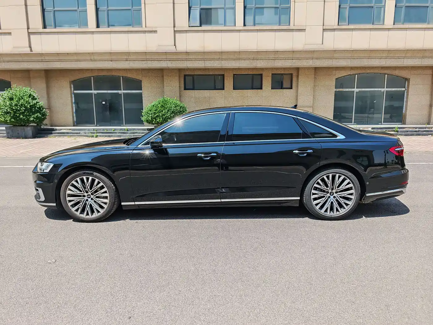 Audi A8 2021 A8L 55 TFSI quattro Luxury фото 5
