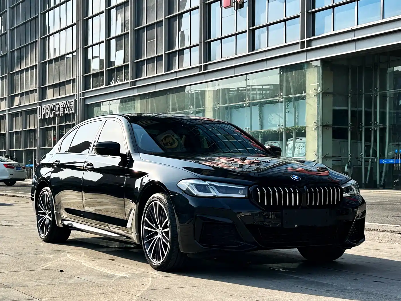 BMW 5 Series 2022 Model Second Facelift 530Li Leading M Sport Package фото 3