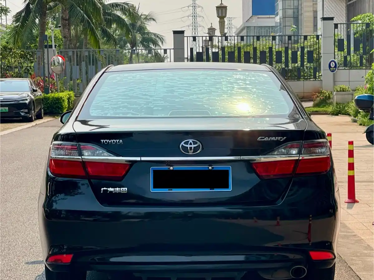 Toyota Camry 2016 2.0E 10th Anniversary Elite Edition фото 8