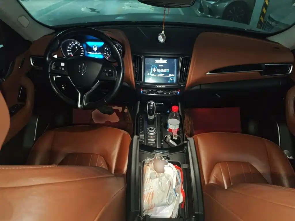 Photo 13 - Maserati Levante
