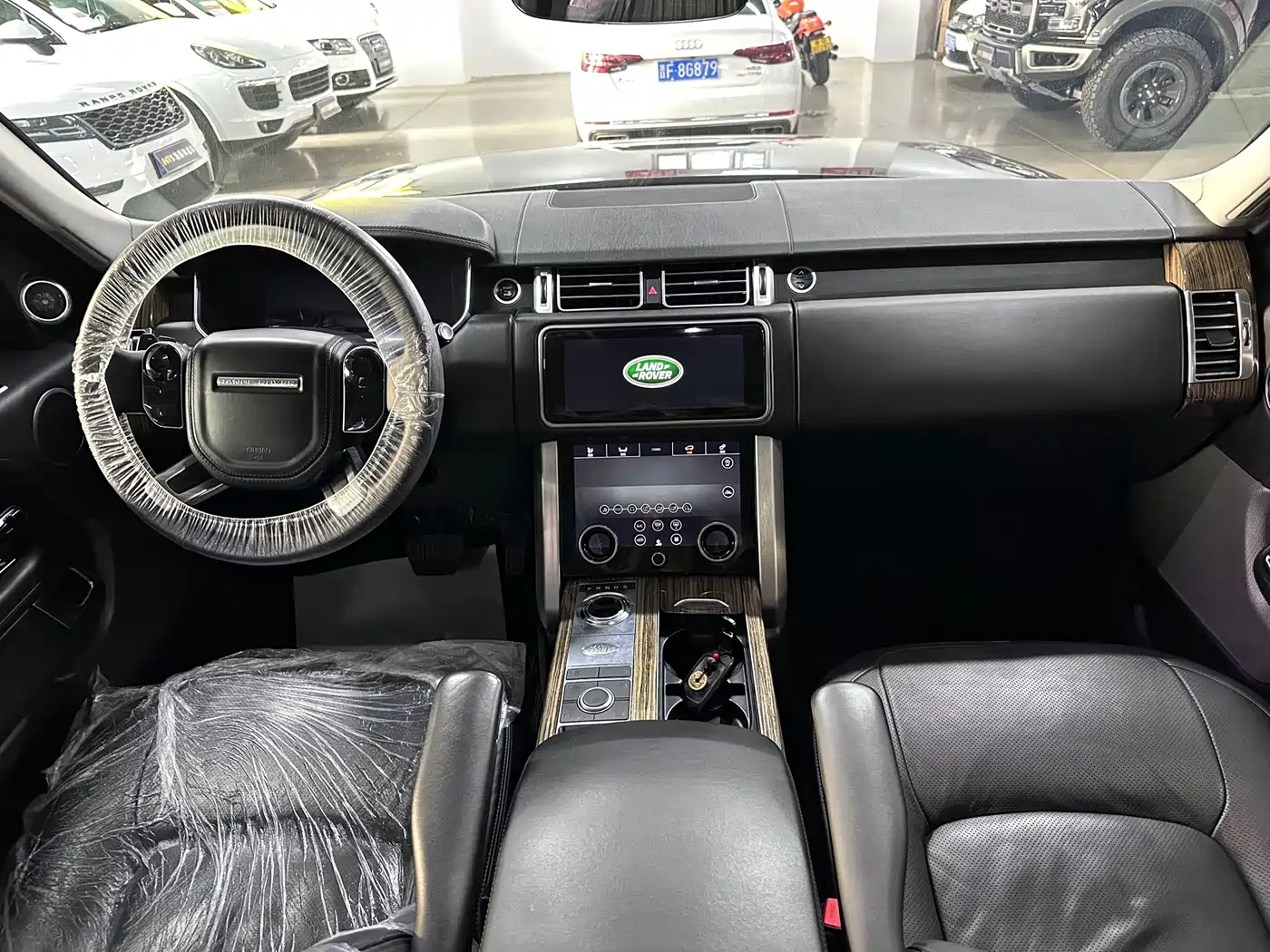 Land Rover Range Rover 2018 3.0 SC V6 Vogue Heritage Extended Edition фото 6