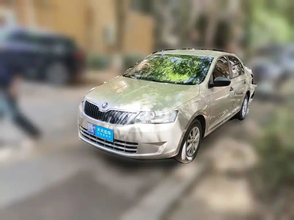Photo 1 - Škoda Rapid