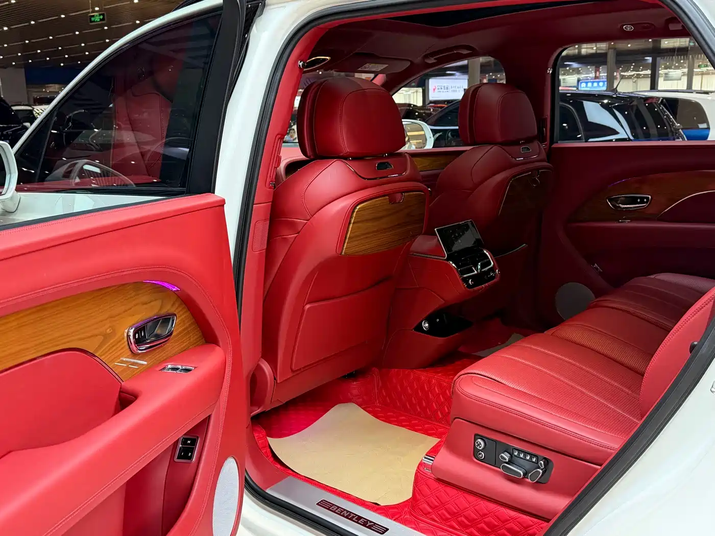 Bentley Bentayga 2024 2024 4.0T V8 Long Wheelbase