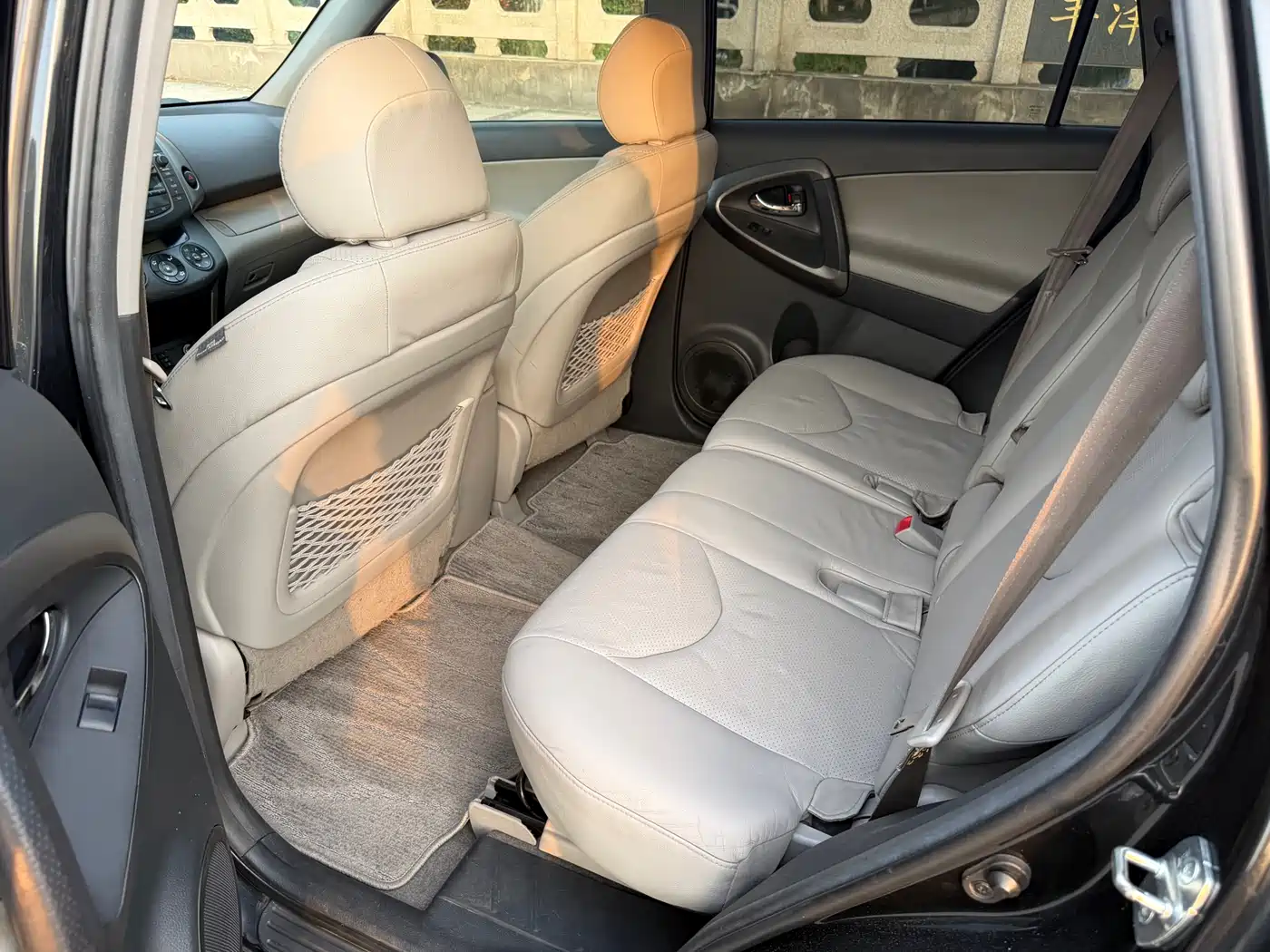 Toyota RAV4 Rongfang 2010 2.4L Automatic Luxury Upgrade Edition фото 10