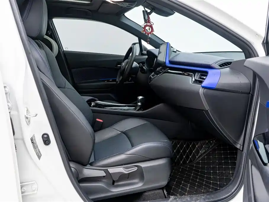 Toyota C-HR 2020 Model 2.0L Leading фото 17