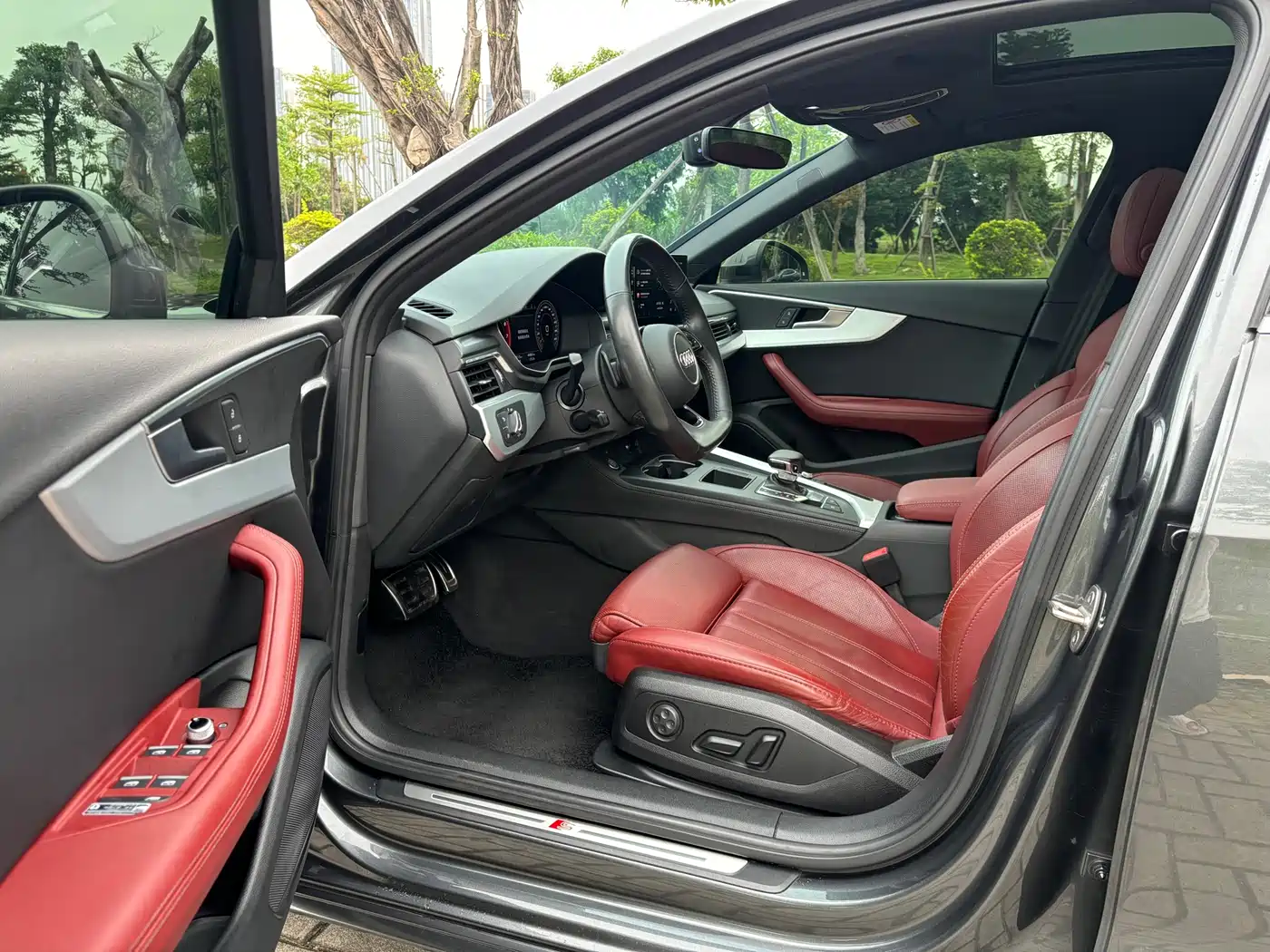 Audi A4L 2021 40 TFSI Premium Life Edition фото 4