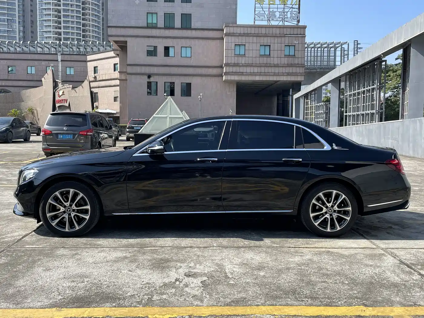 Mercedes-Benz E-Class 2017 E 200 L 4MATIC фото 26