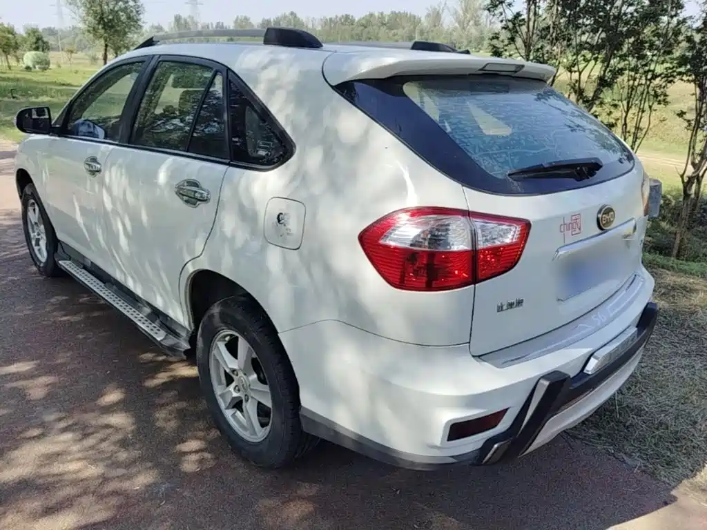 BYD S6 2015 2014 Model 2.0L Manual Luxury 5-Seater