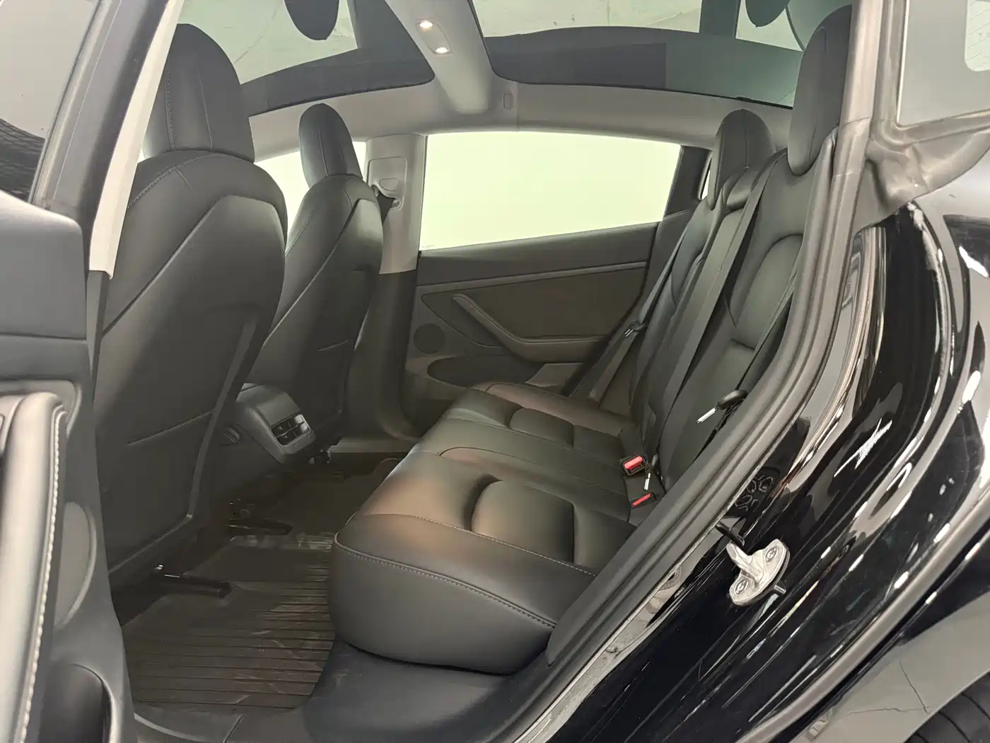 Фото 8 - Tesla Model 3
