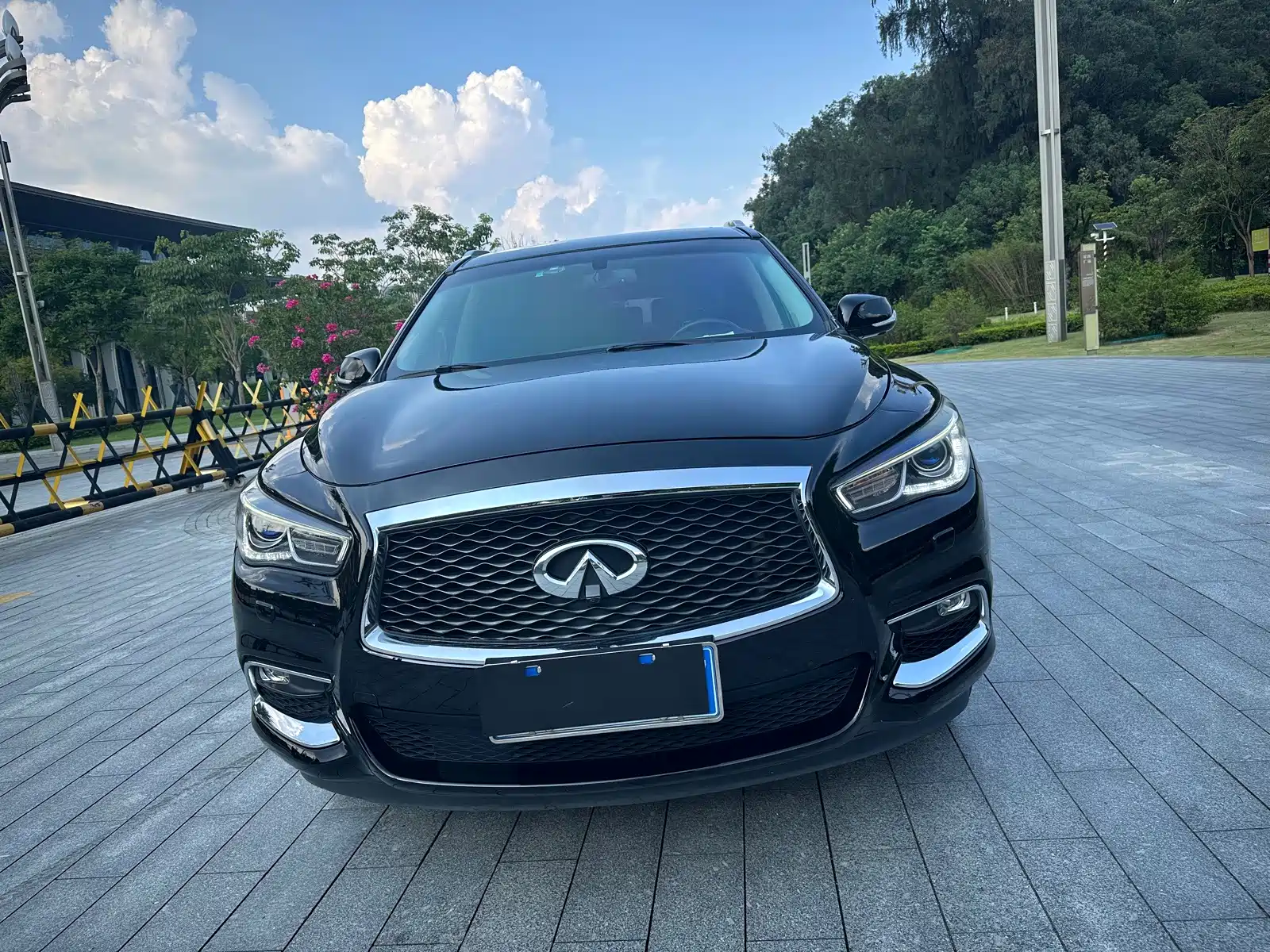Photo 4 - Infiniti QX60 (Import)