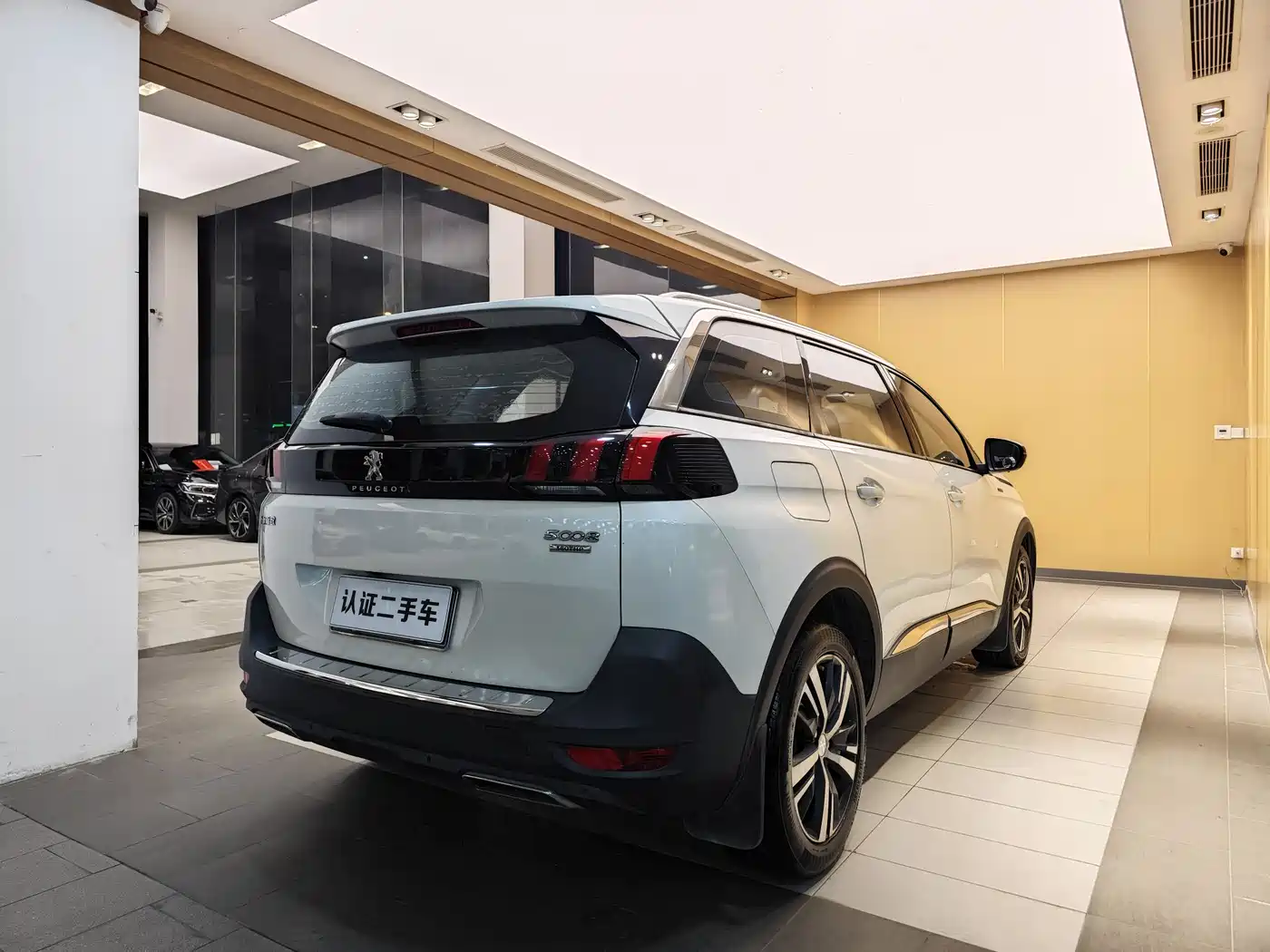 Peugeot 5008 2017 380THP 7-seat Elite Edition фото 31