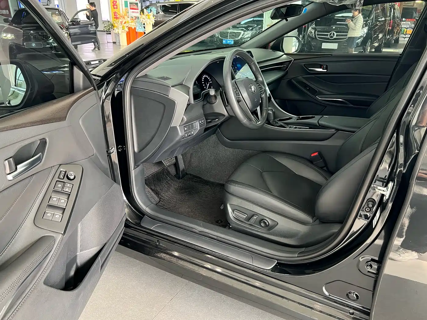 Toyota Avalon 2023 2.5L Luxury Edition фото 6