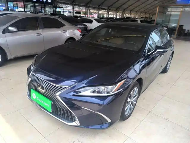 Lexus ES 2021
