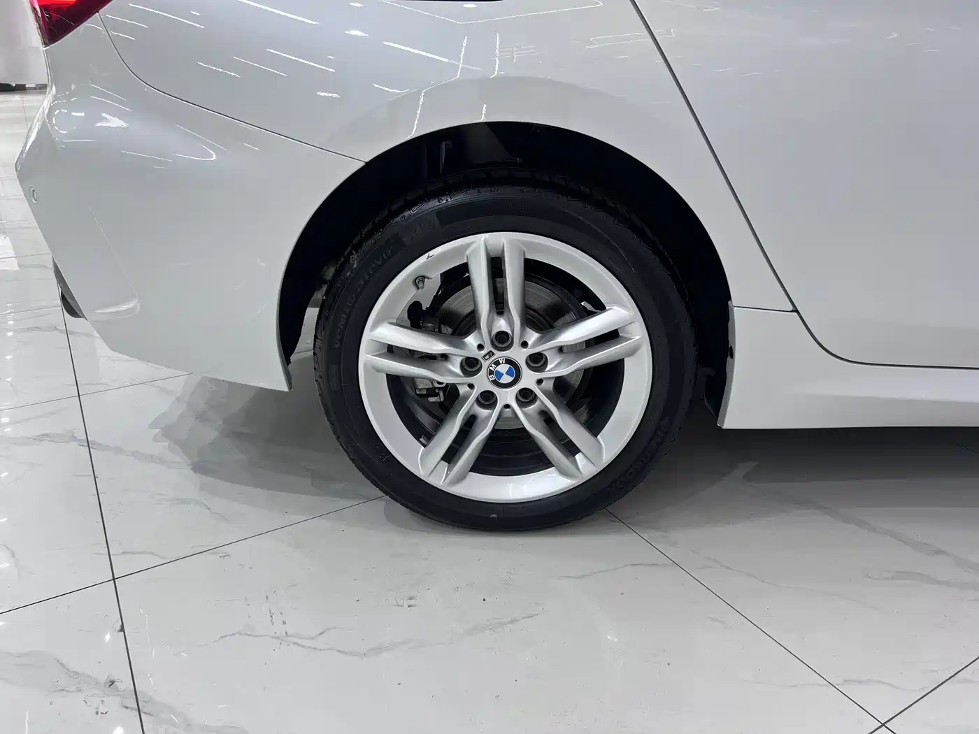 BMW 1 Series 2022 120i M Sport Shadow Edition фото 19