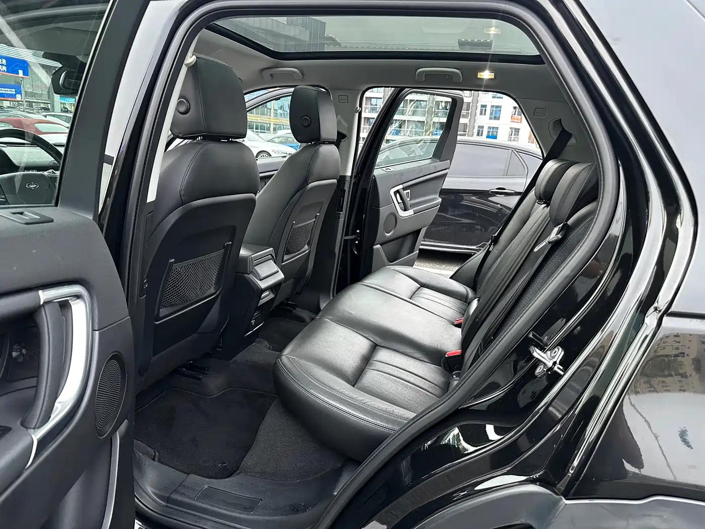 Land Rover Discovery Sport 2018 240PS SE Edition фото 7