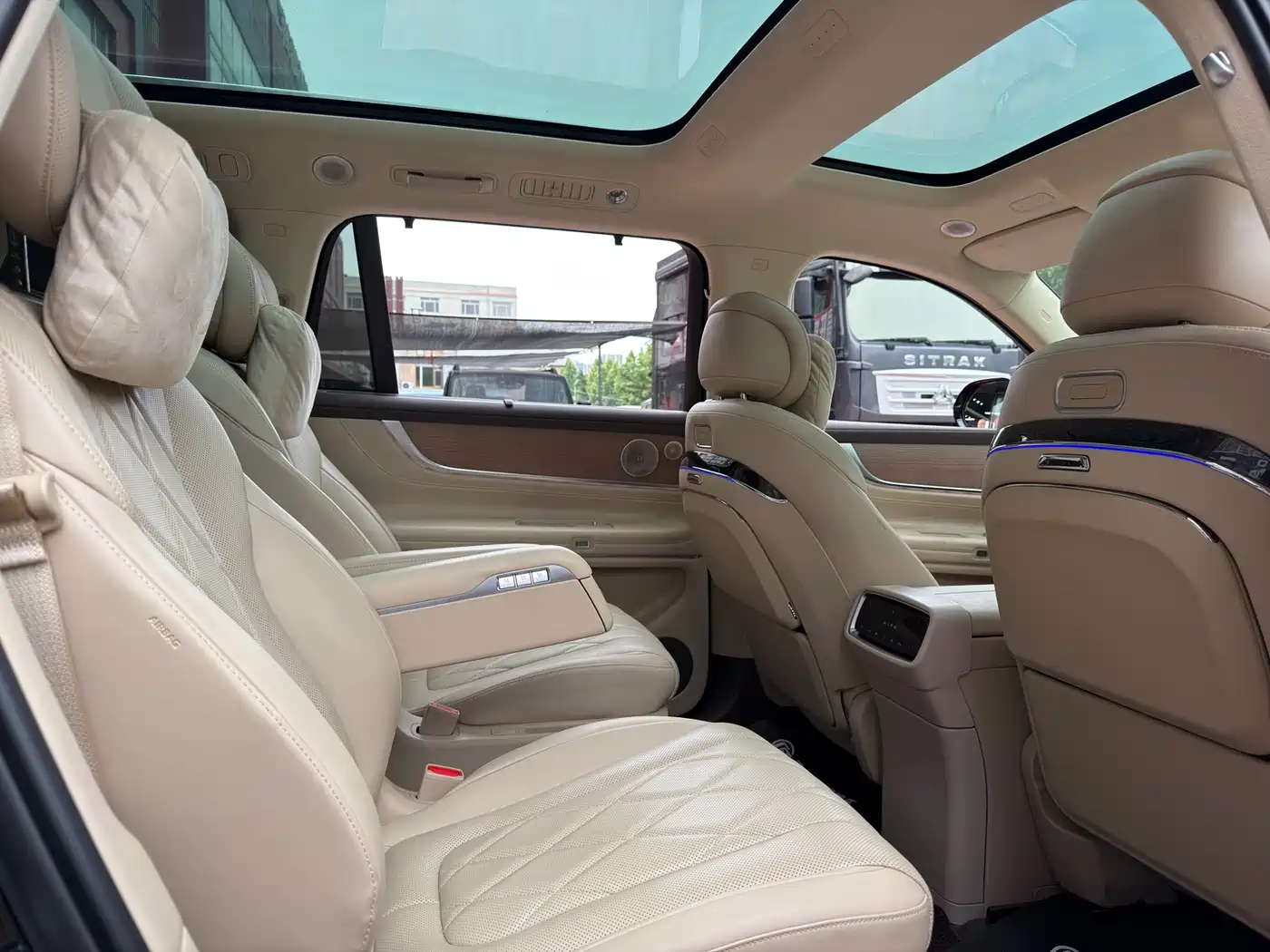 AITO Wenjie AITO M9 2024 Range Extender Max Edition 42kWh 6-seater фото 12
