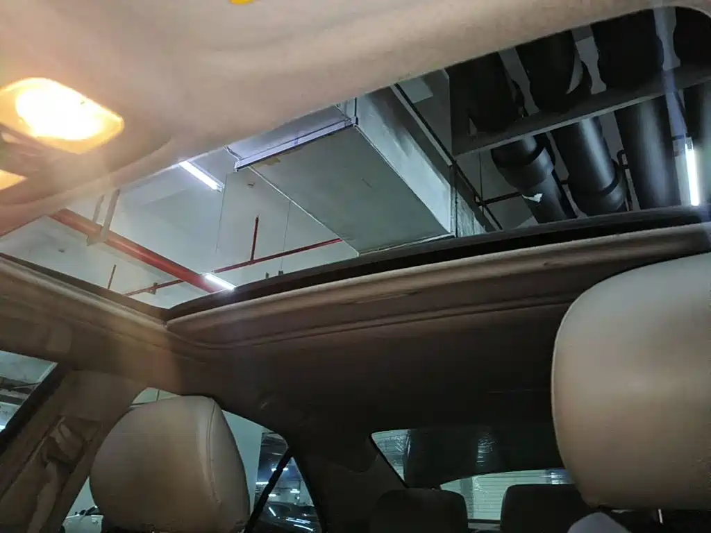 Photo 14 - Toyota Camry