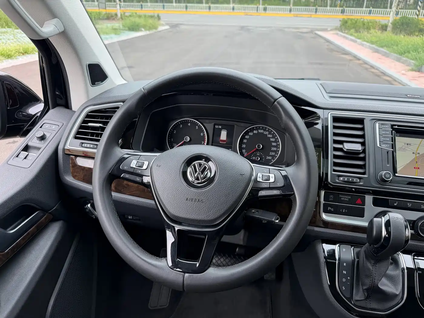 Volkswagen Multivan 2017 2018 2.0TSI 4WD Premium Edition 7-Seater
