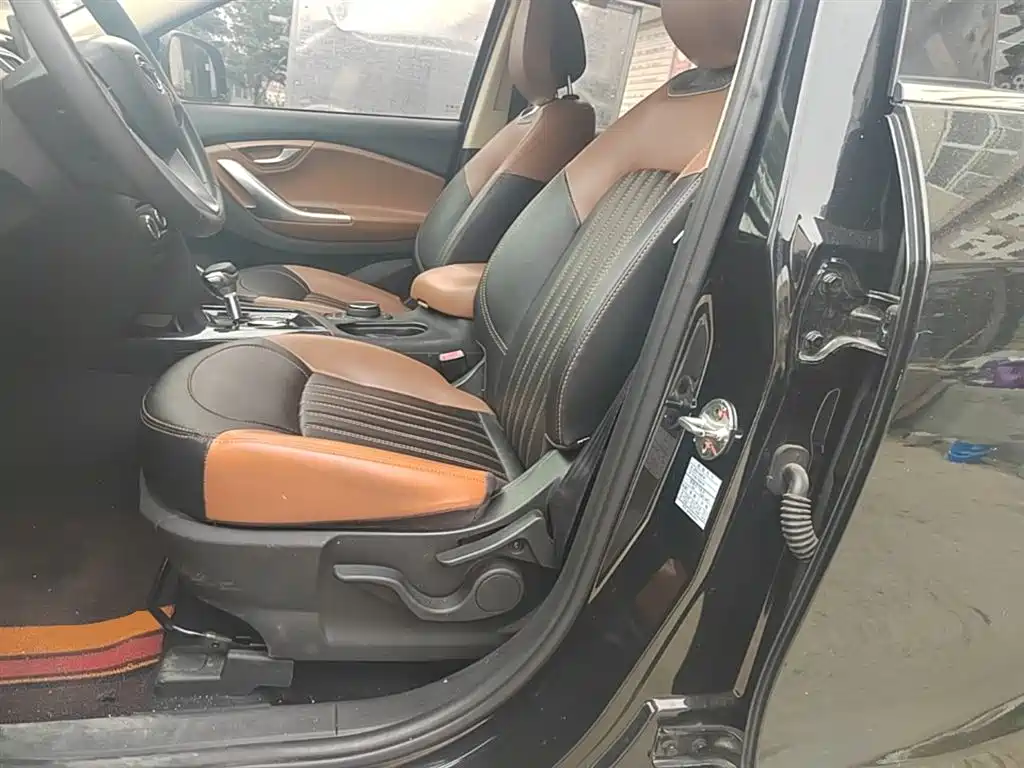 Soueast DX7 2016 2016 1.5T Automatic Glory Edition