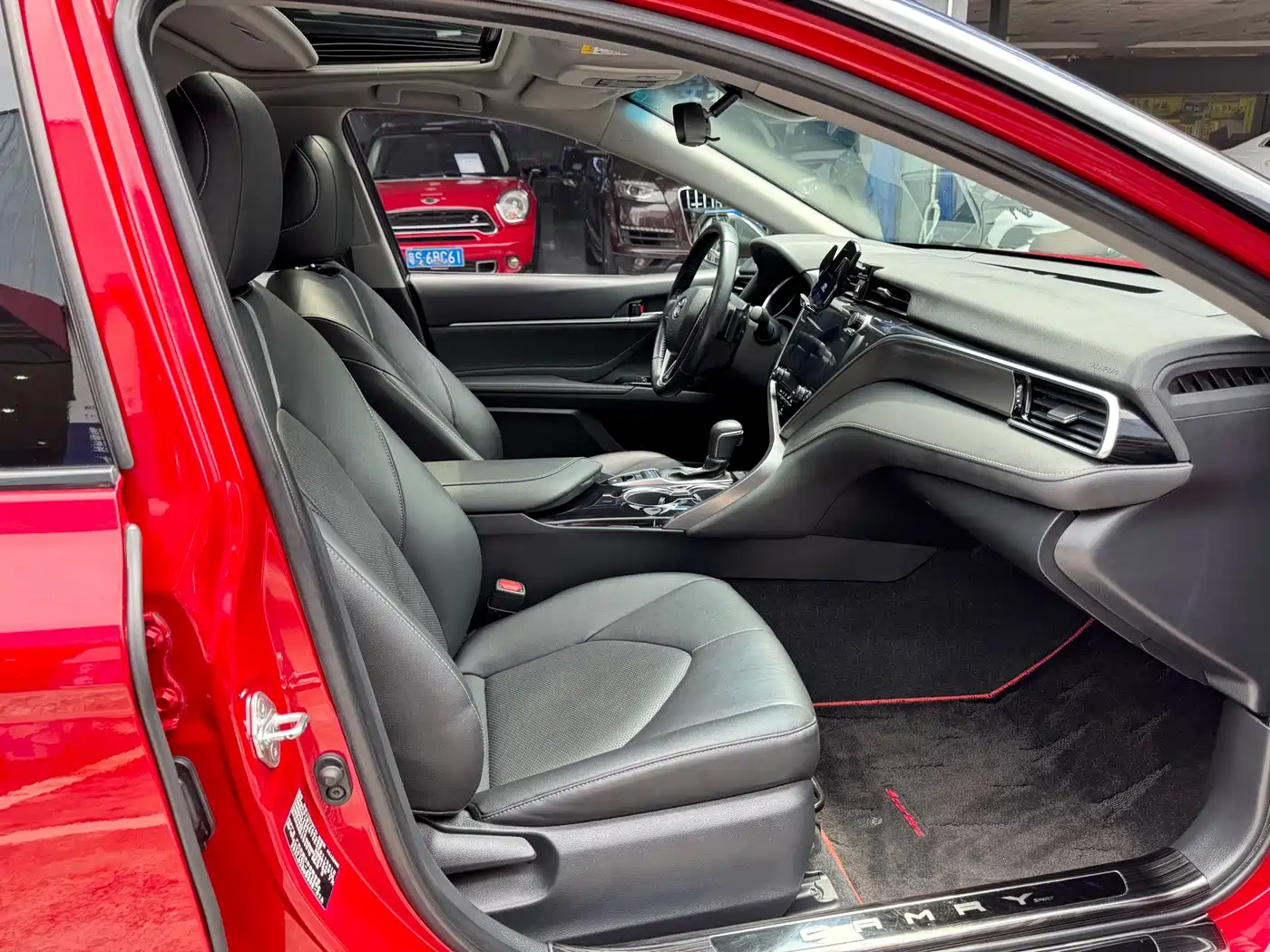Фото 11 - Toyota Camry