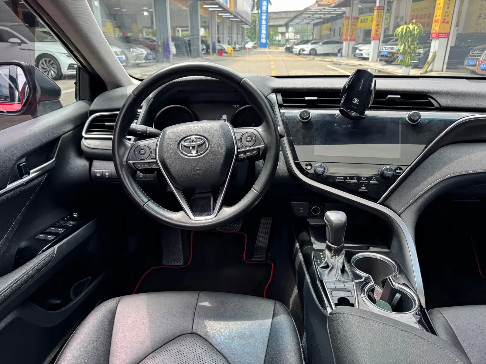 Photo 13 - Toyota Camry