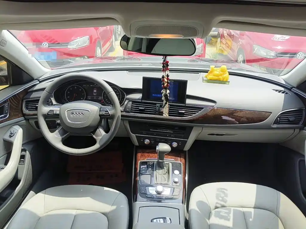 Фото 11 - Audi A6L