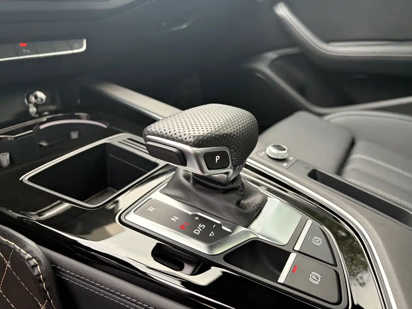 Audi A4L 2025 2024 40 TFSI Luxury Dynamic