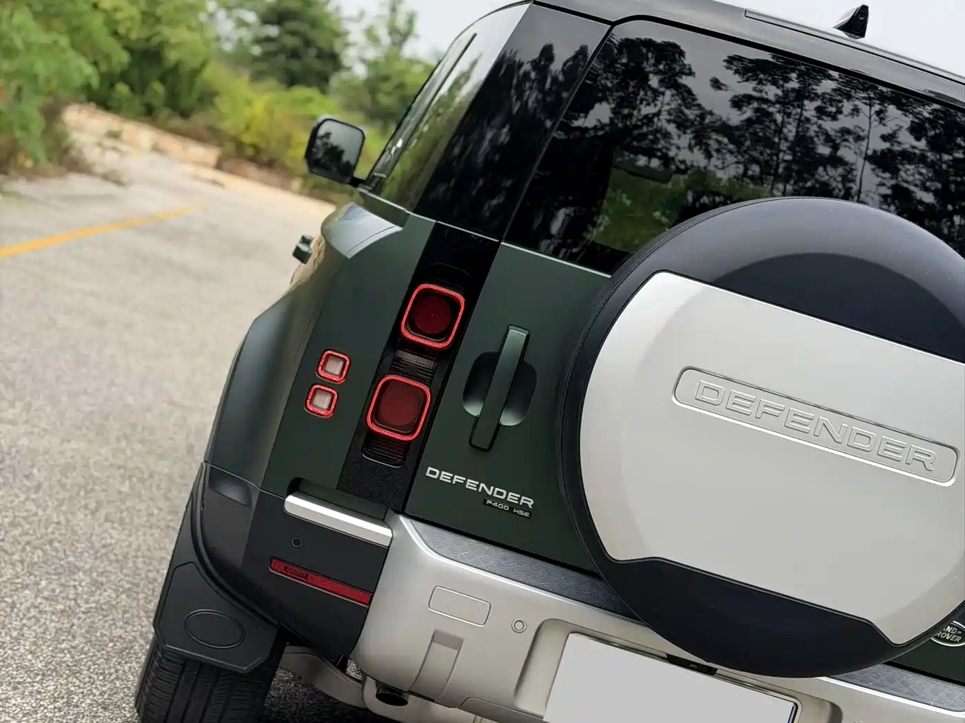 Land Rover Defender 2020 Model 110 P400 HSE фото 8