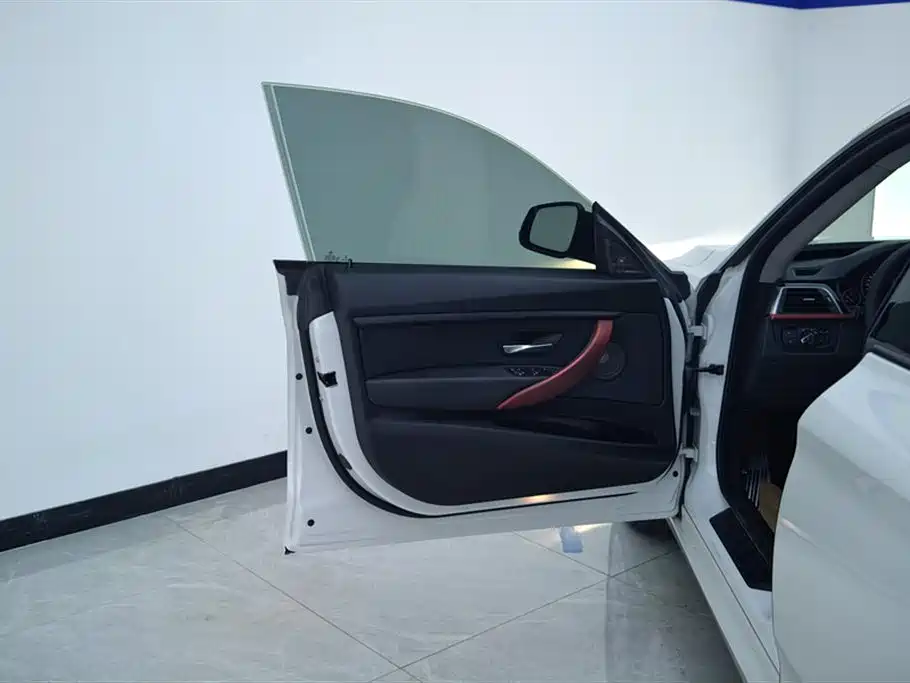 BMW 3 Series GT 2019 320i Fashion Model фото 7