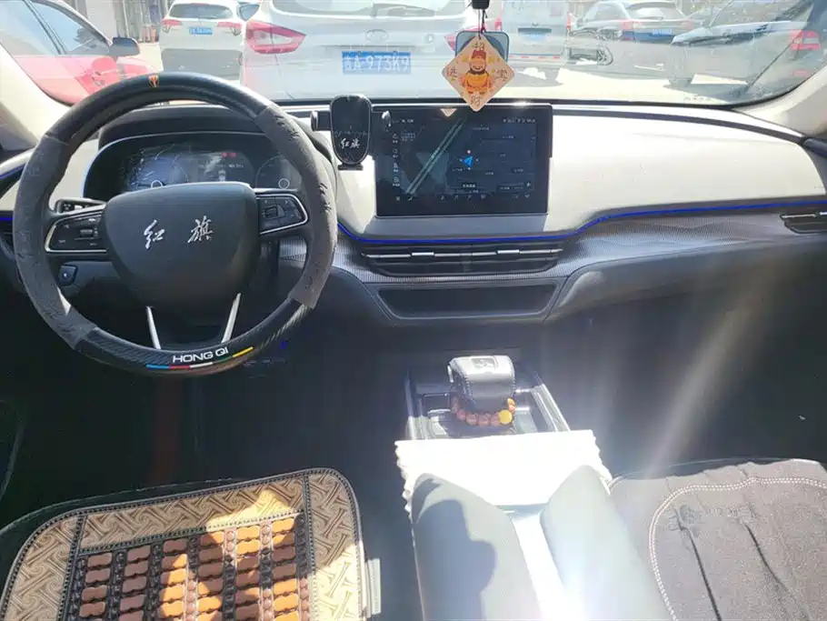 Hongqi E-QM5 2022 431km Charging Enjoyment Edition фото 12