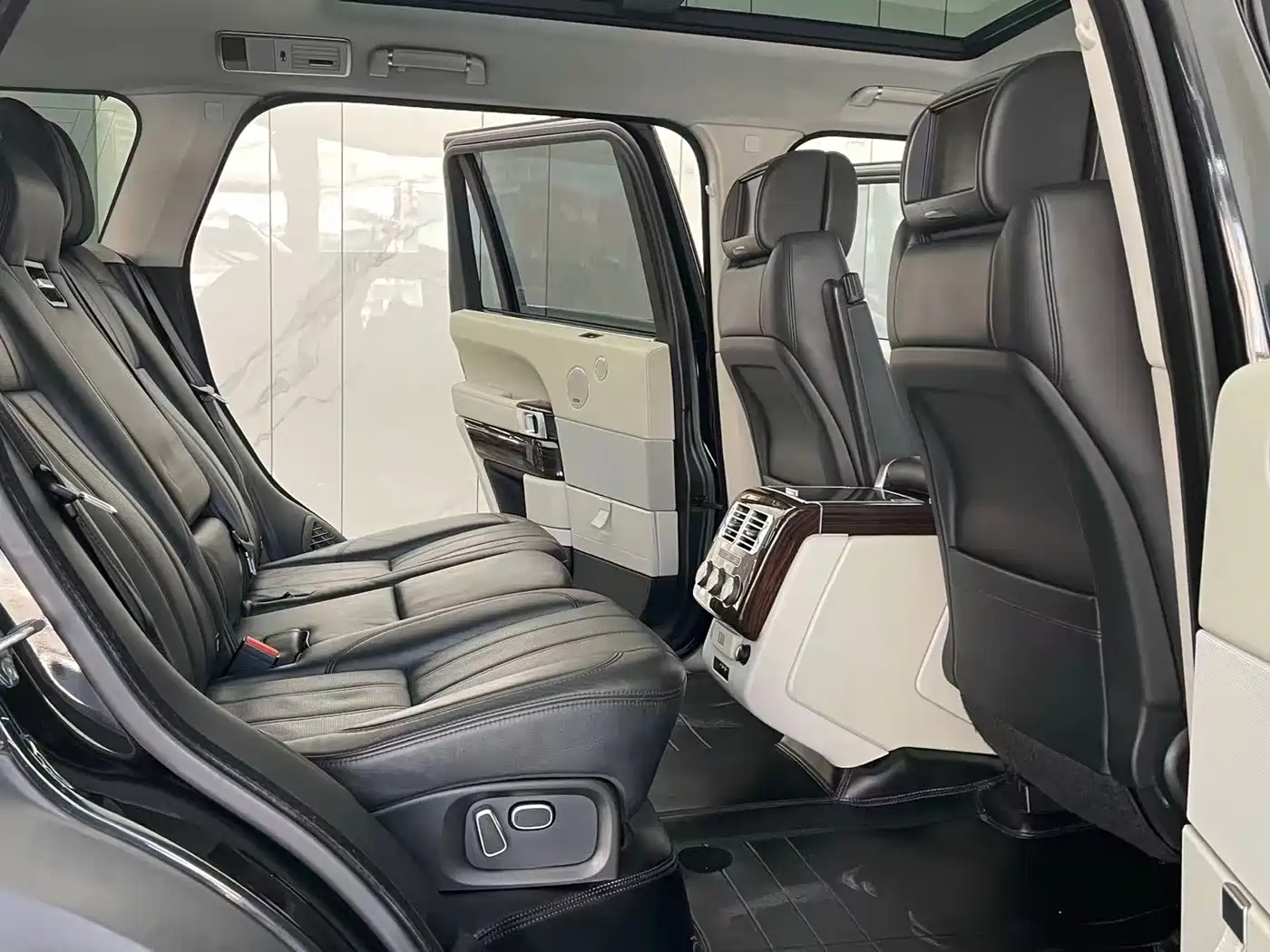 Land Rover Range Rover 2015 5.0 SC V8 AB Prestigious Genesis Extended Edition фото 15