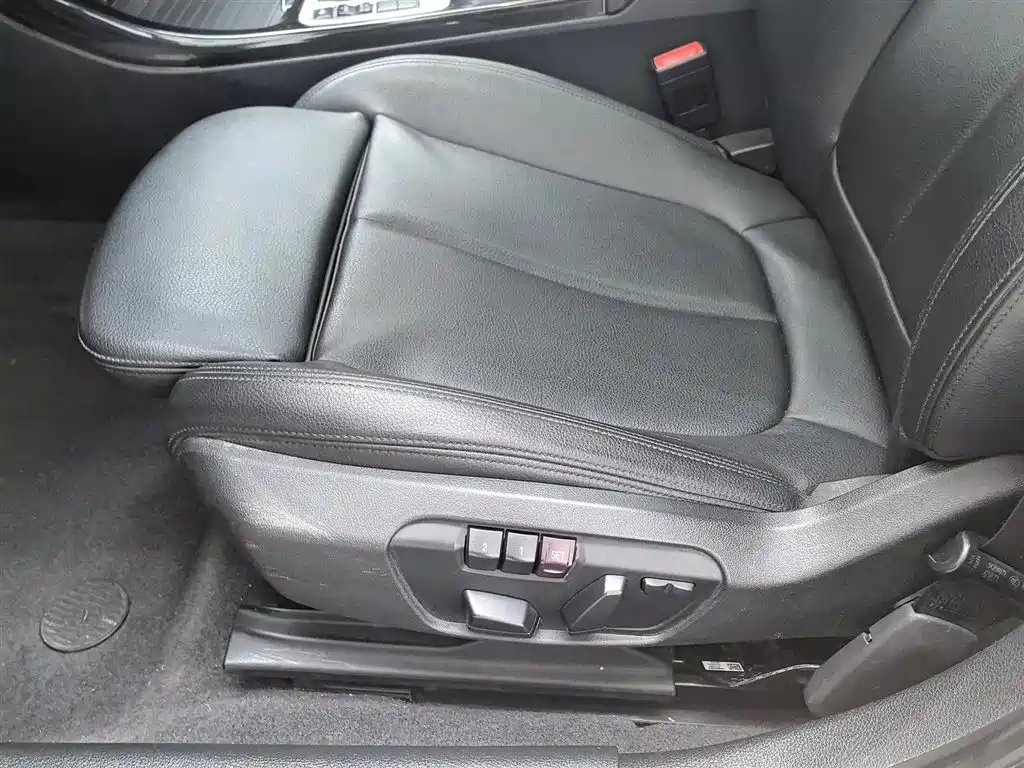 BMW 1 Series 2017 118i Sport фото 20