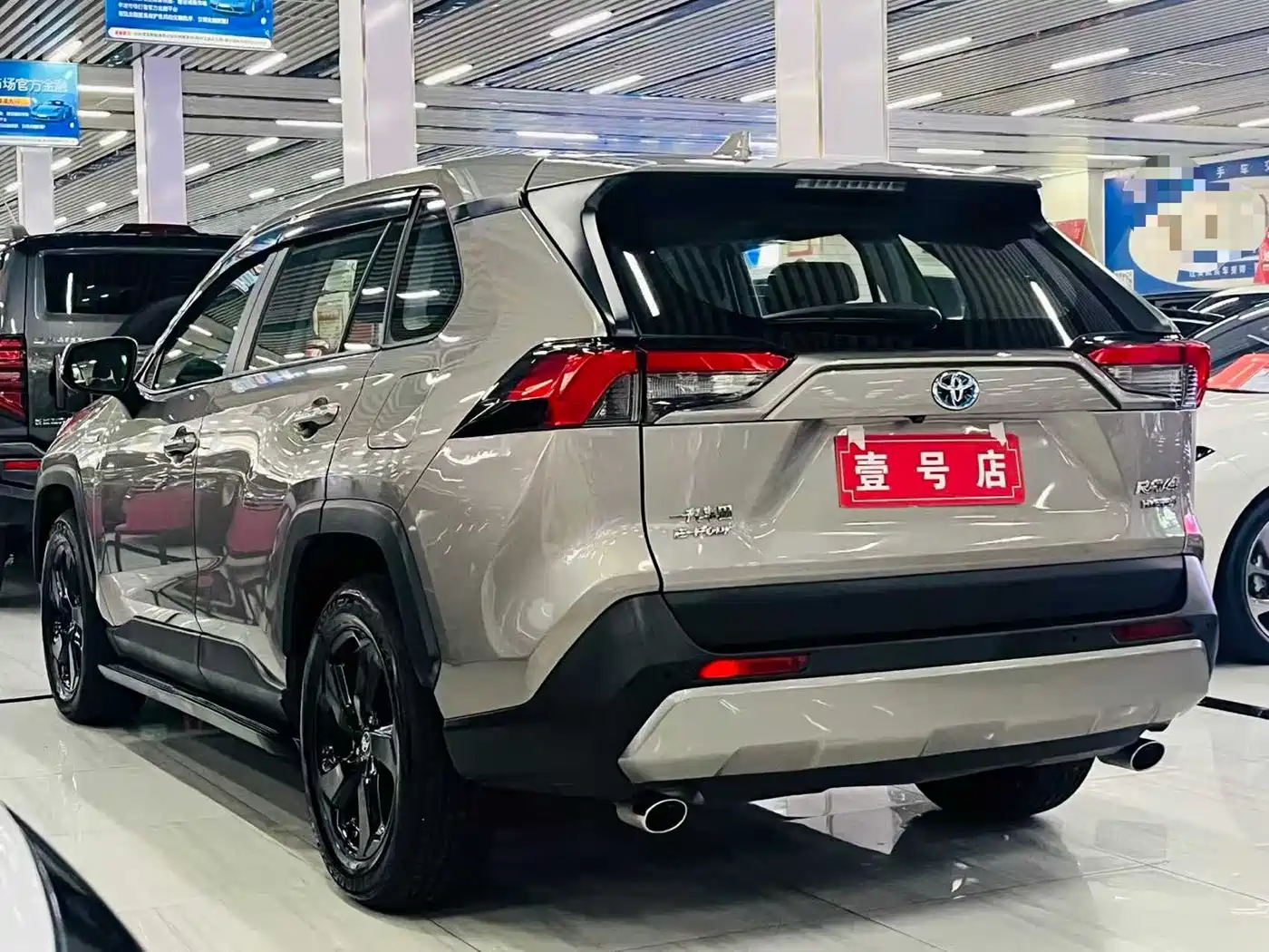Toyota RAV4 Rongfang 2021 Hybrid 2.5L E-CVT AWD Elite PLUS Edition фото 6