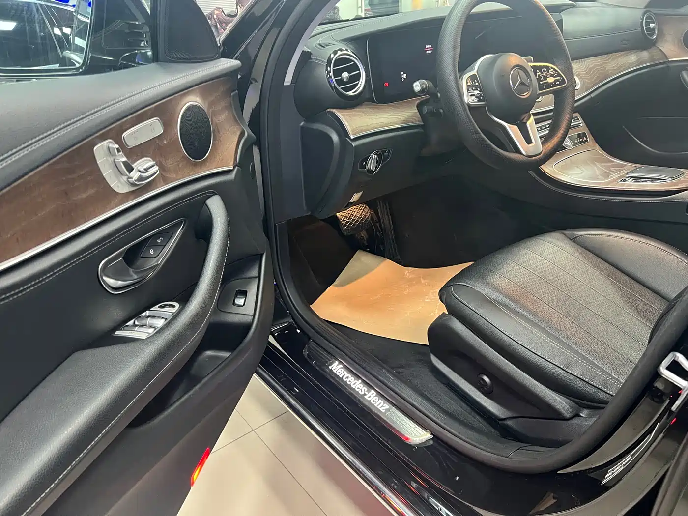 Mercedes-Benz E-Class 2019 E 300 L Fashion фото 11
