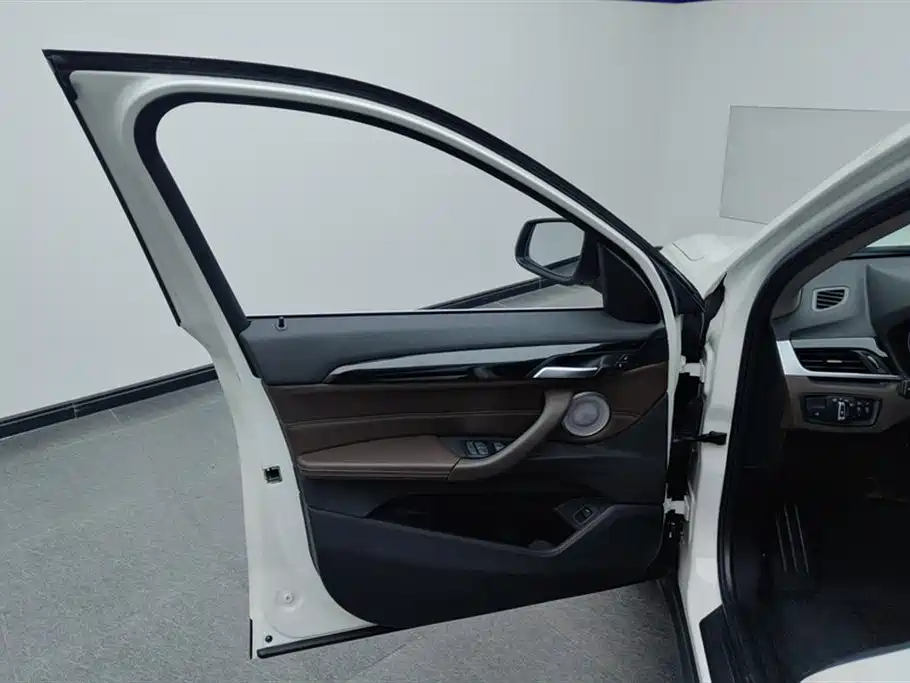 BMW X1 2021 sDrive25Li Leading фото 7