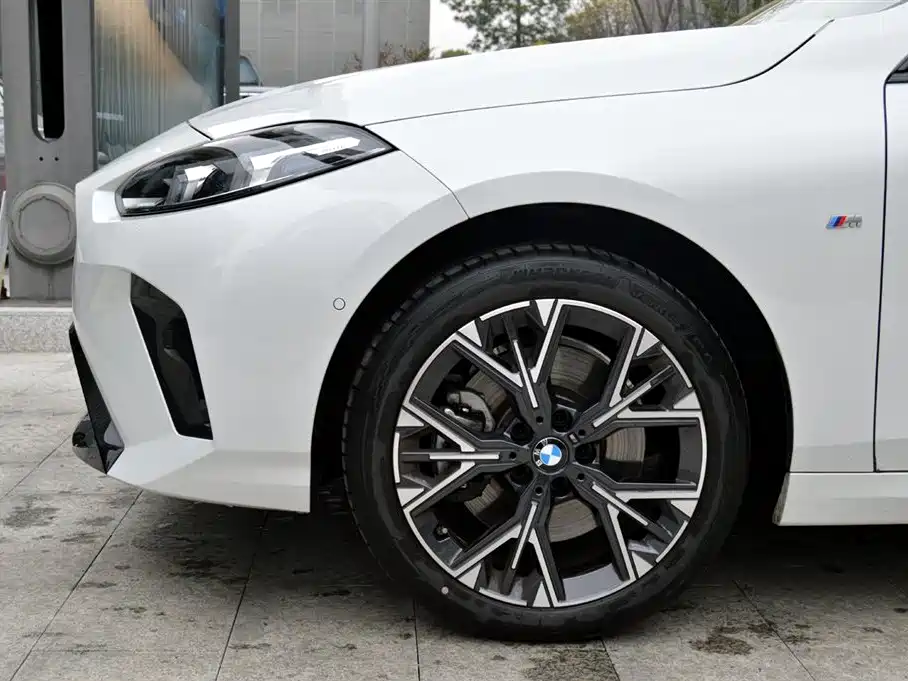 BMW 2 Series 2025 225L M Sport Package фото 13