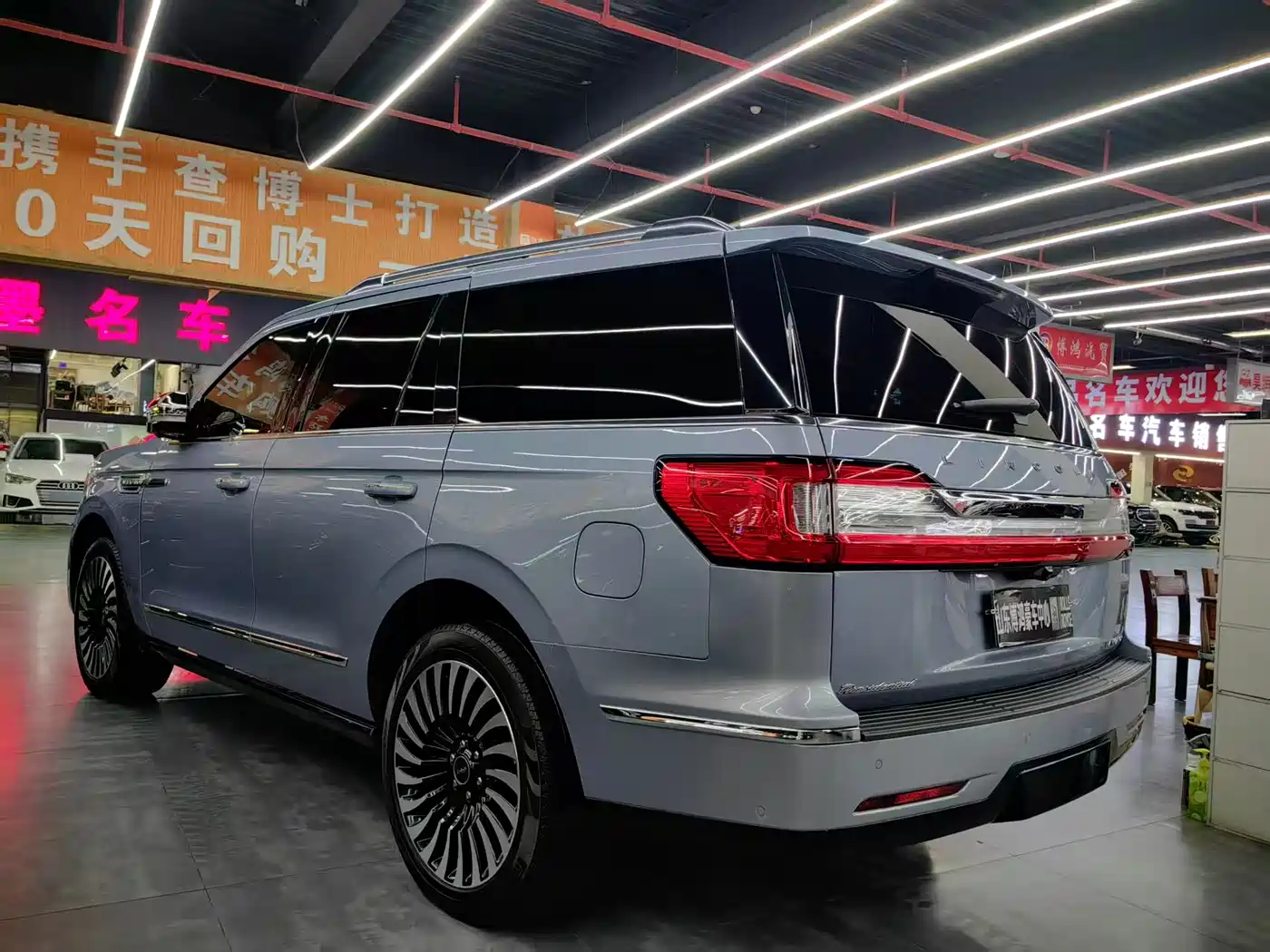 LINCOLN NAVIGATOR