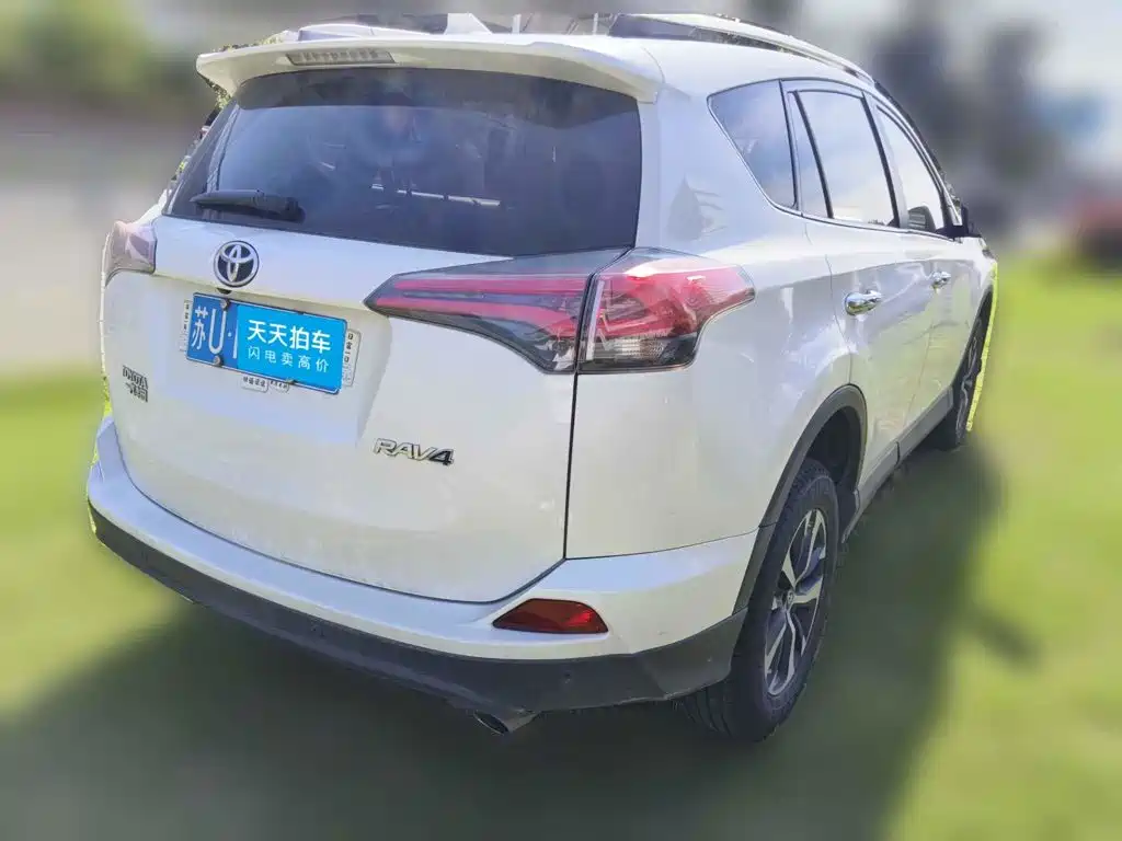 Фото 2 - Toyota RAV4