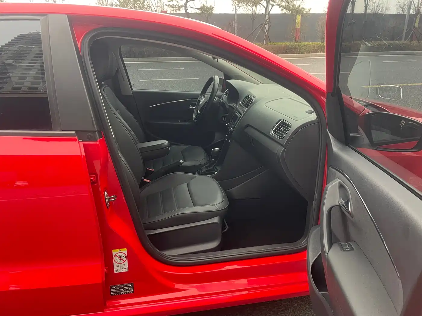 Volkswagen Polo 2016 1.6L Automatic Luxury фото 15
