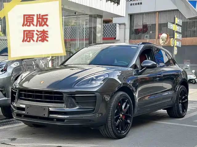 PORSCHE MACAN