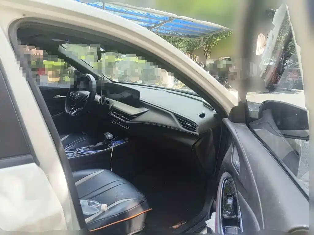 Photo 13 - Buick Verano