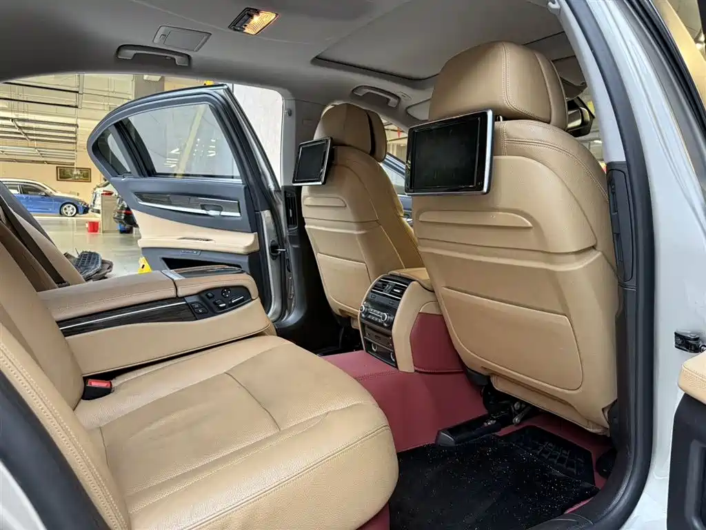 BMW 7 Series 2014 730Li Premium фото 14