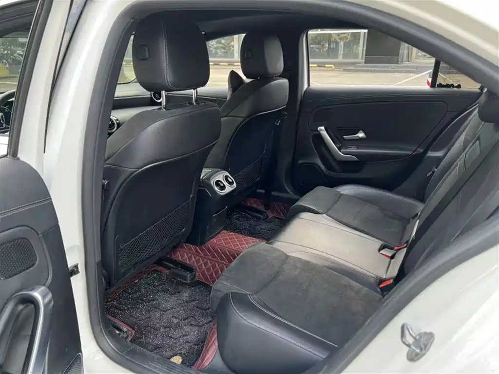 Mercedes-Benz A-Class 2019 A 180 L Sport Sedan фото 13