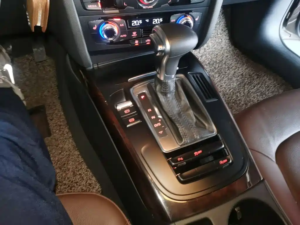 Фото 14 - Audi A4L