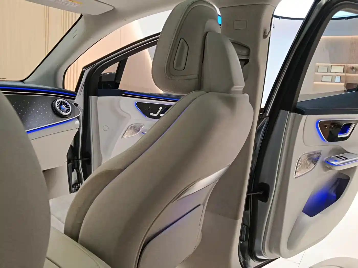 MERCEDES-BENZ EQE SUV