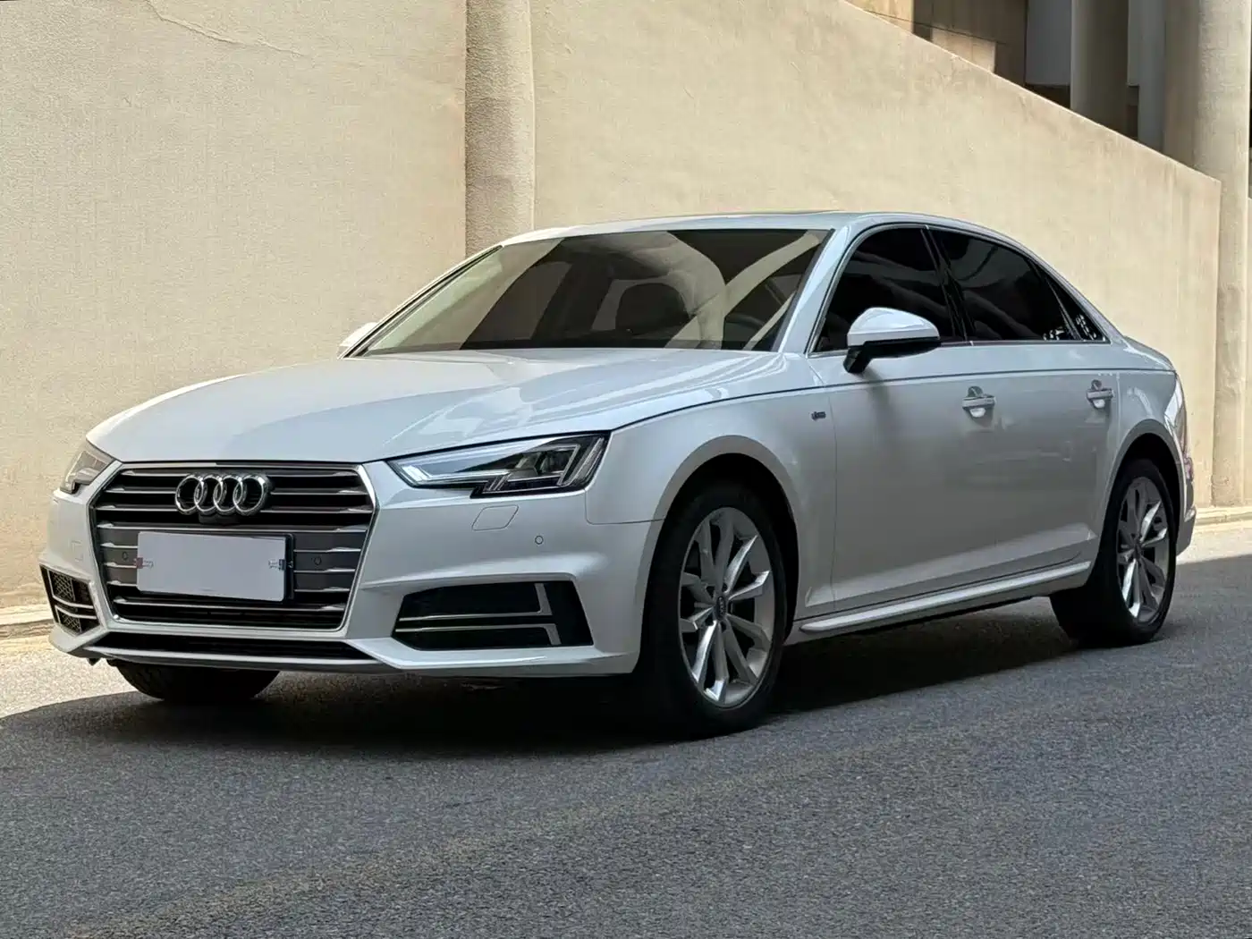 Audi A4L 2018 30th Anniversary 40 TFSI Fashion