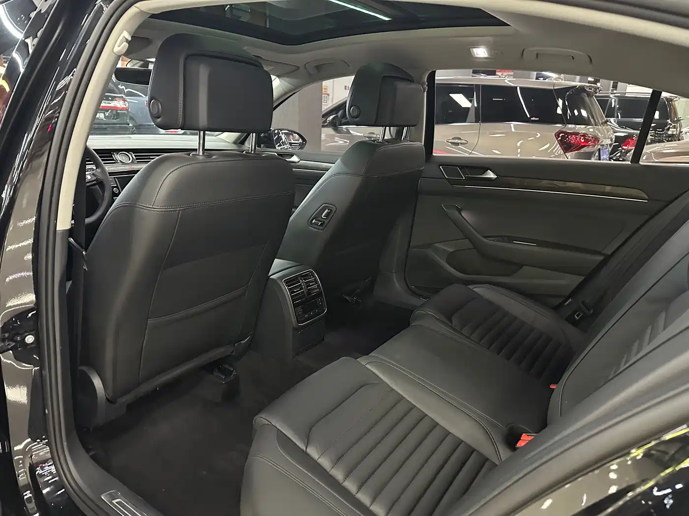 Volkswagen Magotan 2018 Facelift 330TSI DSG Luxury фото 14